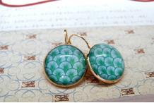 Boucles d'oreilles laiton doré et cabochon Art déco vert clair